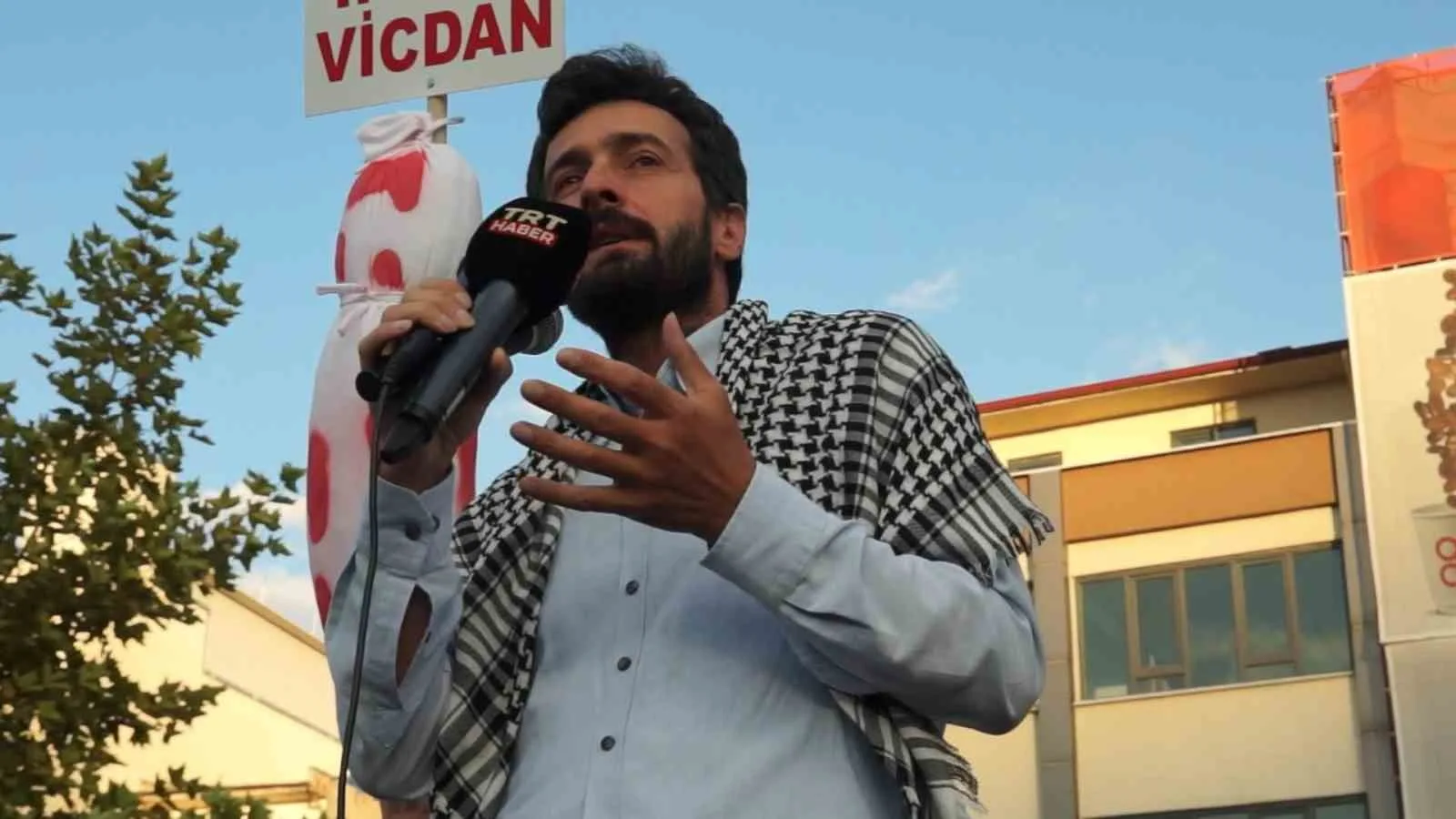 Balıkesir Sivil Toplum Platformu tarafından düzenlenen “Filistin’e Destek Yürüyüşü”ne vatandaşlar