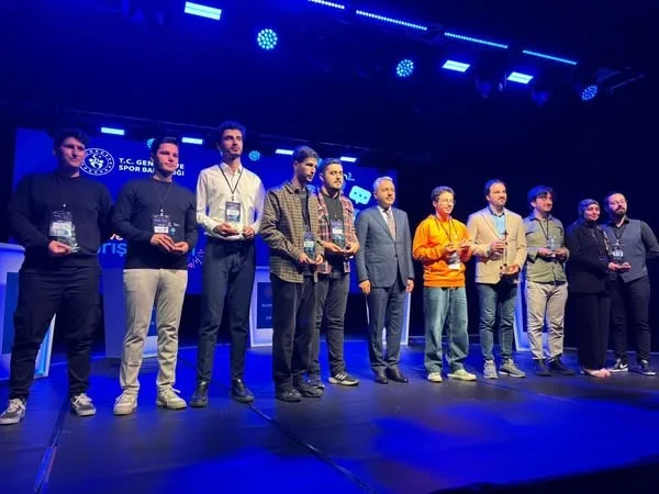 Balıkesirli Gençler, bilgi yarışmasında Türkiye finalinde zirveye yerleşti. Gençlerin geleneksel