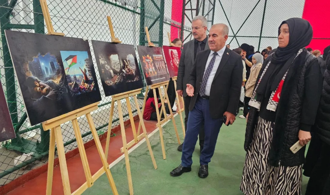 Balıkesirli öğrenciler Filistin ve Gazze’ye destek için resim sergisi açtı.