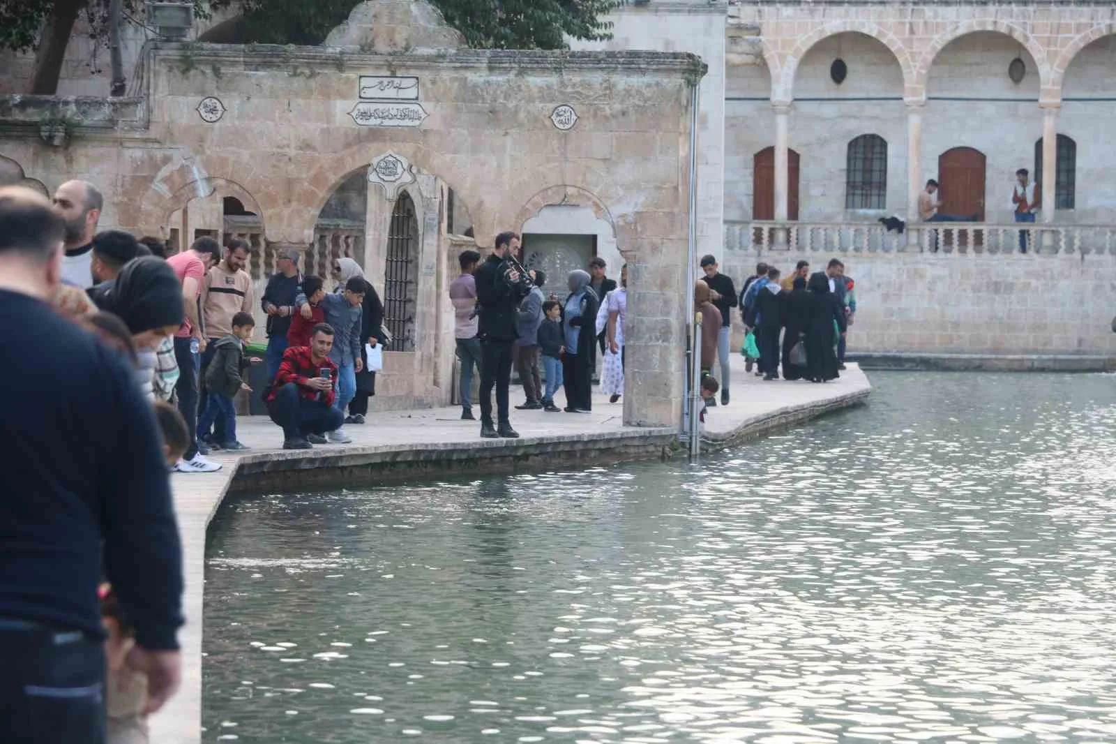 Şanlıurfa’da tarihi Balıklıgöl platosu, güneş enerjisiyle aydınlatılacak. 32 milyon lira