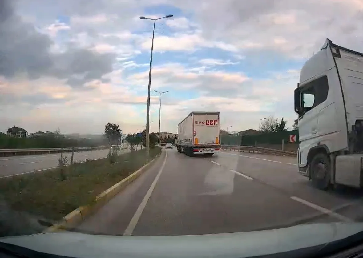 Balıkesir’in Bandırma ilçesi Gönen yolunda, EVO Log firmasına ait 34