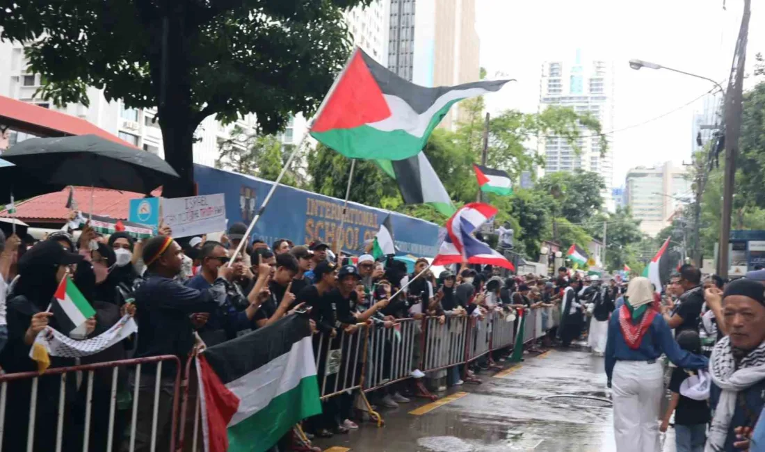 Tayland’ın başkenti Bangkok’ta çok sayıda kişi, İsrail’in Gazze Şeridi’ndeki saldırılarını