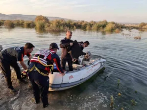 Batman’da baraj kapaklarının açılması sonucu 3 kişilik aile, suyun ortasında