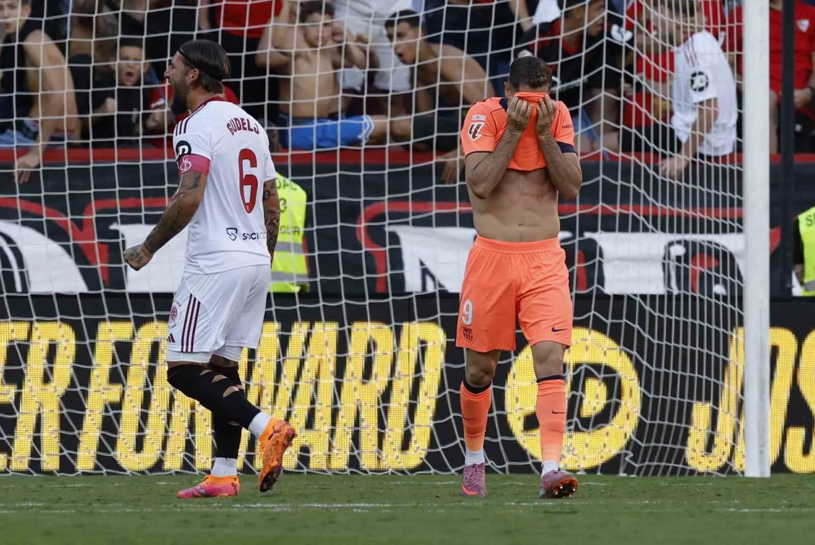 Barcelona, La Liga’nın 8. haftasında deplasmanda Sevilla’ya 4-1 kaybetti ve
