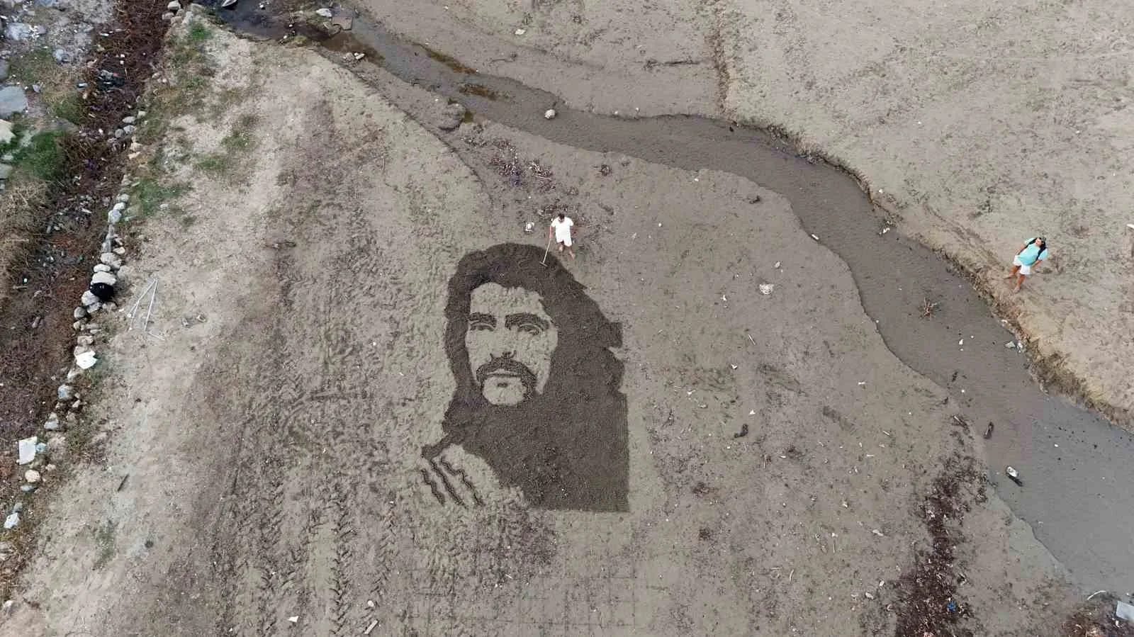 Alanya’da yaşayan İranlı sanatçı Farajollah Bagheri, Türk müziğinin efsane ismi