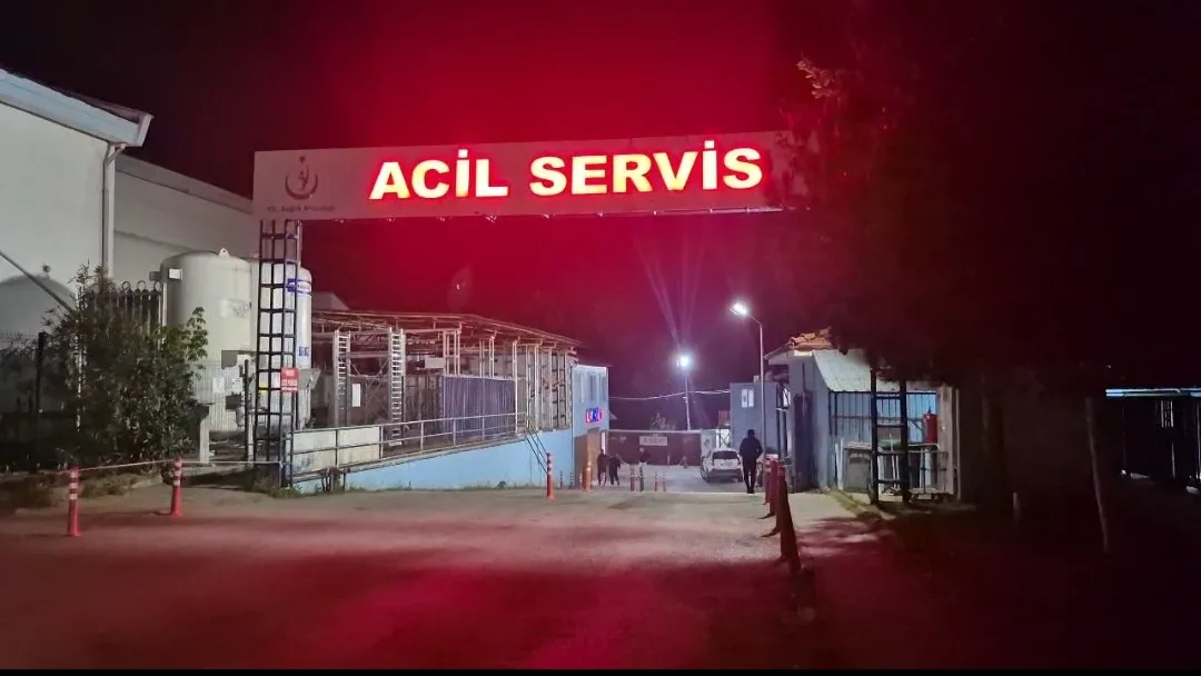 Bartın’da kauçuk fabrikasında yeni kurulan bir makineden sızan dumandan etkilenen