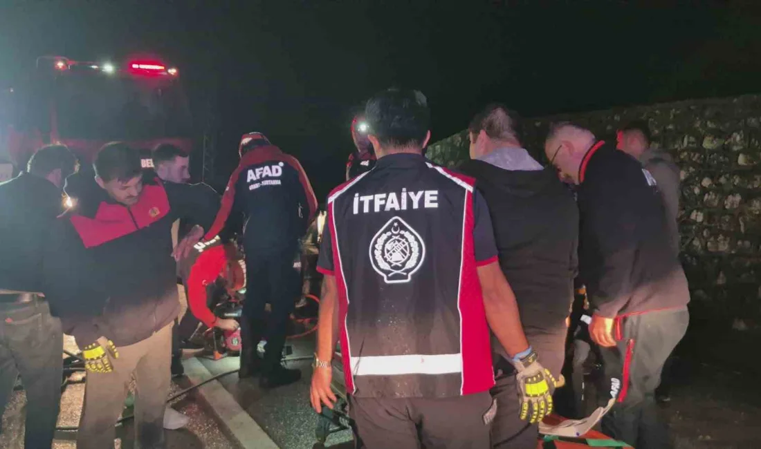 Bartın’da sağanak nedeniyle kayganlaşan yolda kontrolden çıkan otomobilin bariyerlere çarptığı