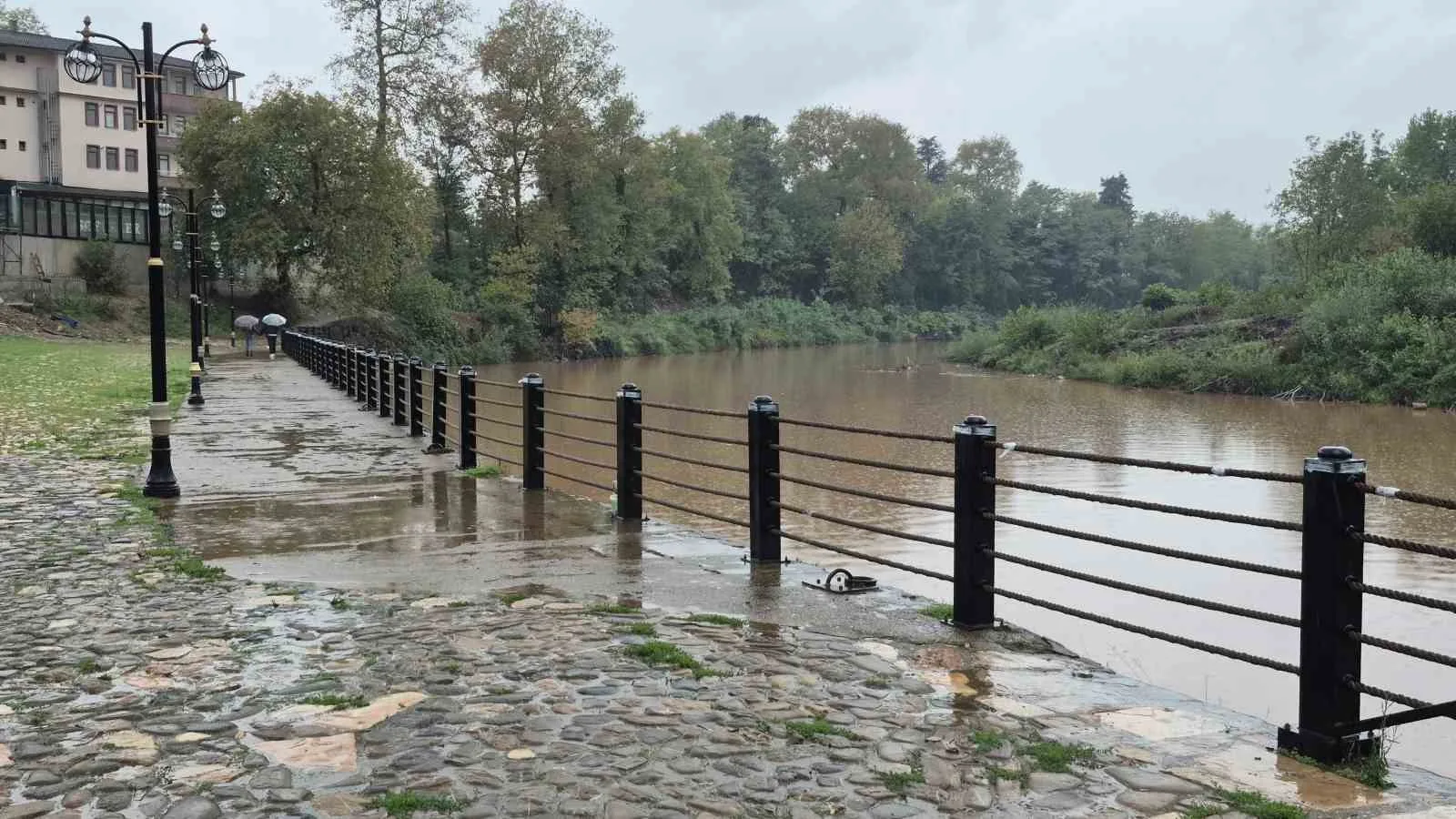 Bartın’da 3 gündür devam şiddetli yağış, etkili oluyor. Sağanak nedeniyle
