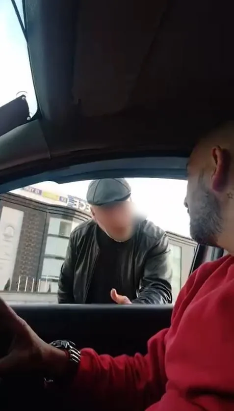 Başakşehir’de durağının olmadığı bir yerde bir taksi sürücüsü diğer bir