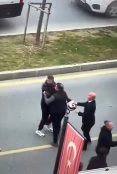İstanbul’un Başakşehir ilçesinde trafikte iki sürücü arasında çıkan tartışma kavgaya