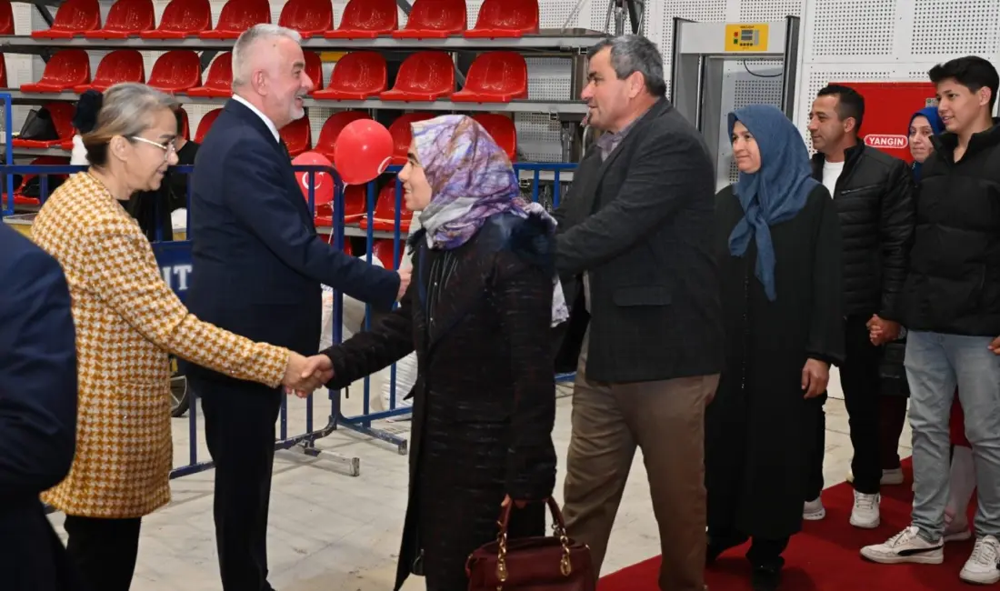 Isparta Belediye Başkanı Şükrü Başdeğirmen ve eşi Şadiye Başdeğirmen, Cumhuriyetin