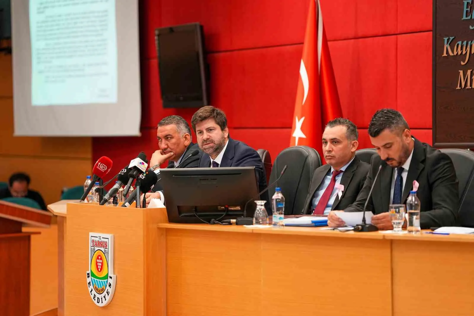 Tarsus Belediyesinin ekim ayı meclis toplantısında kentsel dönüşümden asansör kazası