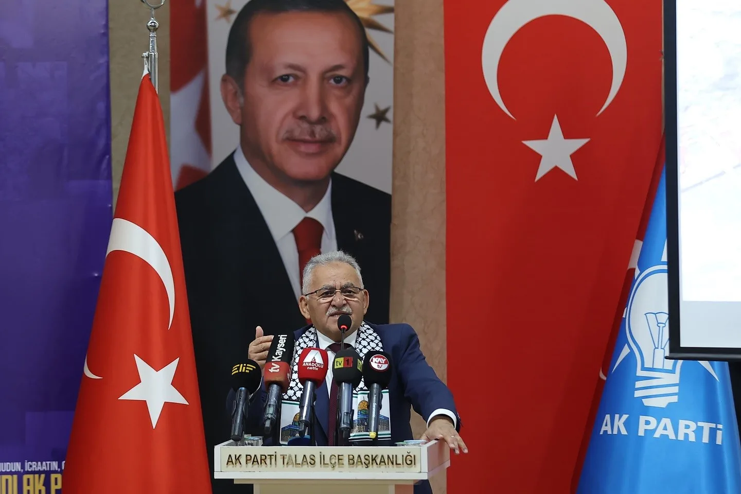 Kayseri Büyükşehir Belediye Başkanı Dr. Memduh Büyükkılıç, teşkilatın güçlü isimlerinin