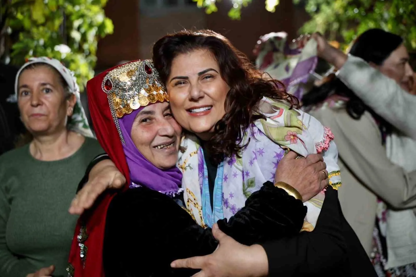 Aydın’ın Efeler ilçesinde Kızılcaköylü vatandaşlar ile bir araya gelen ve