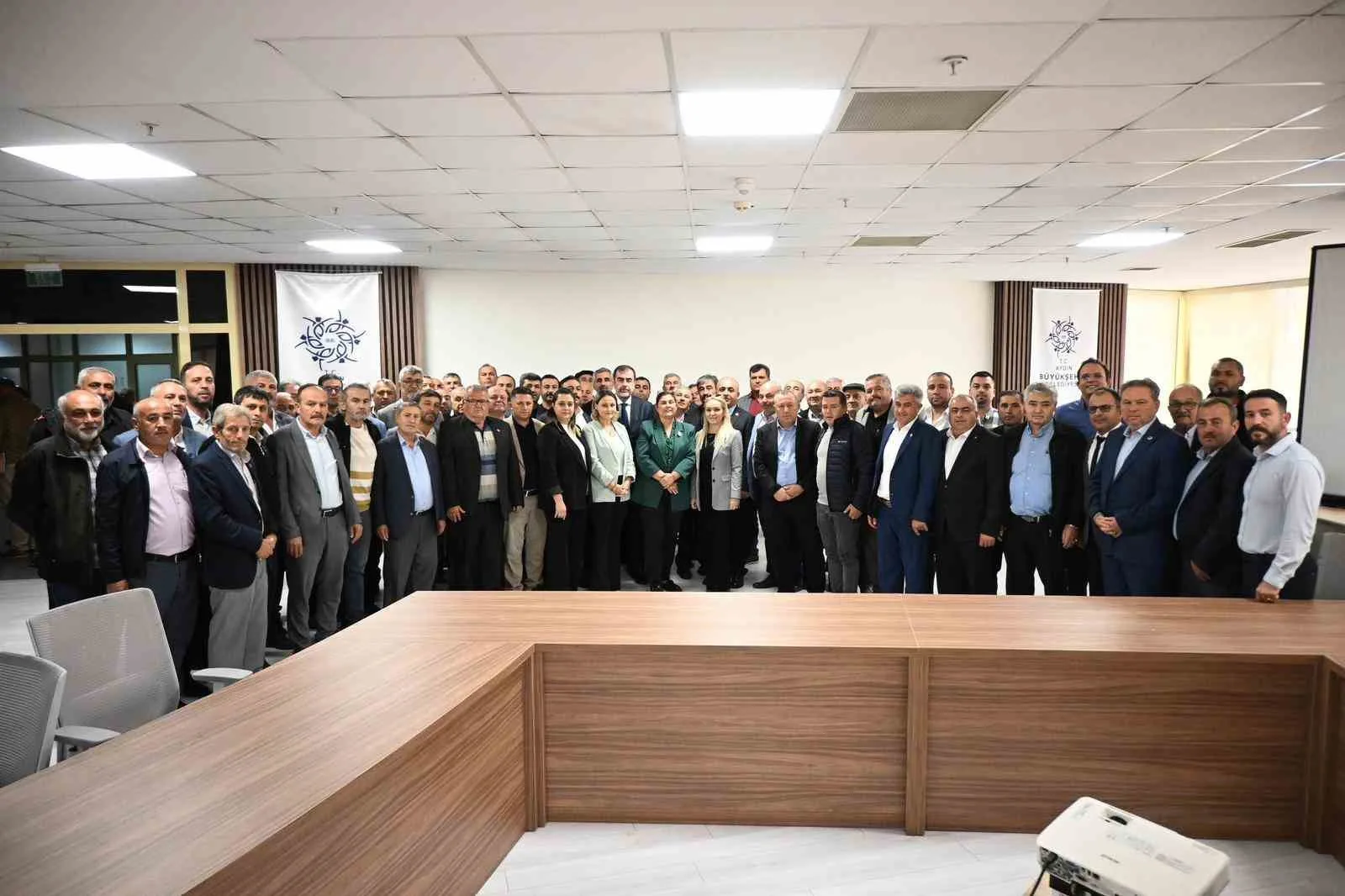 Aydın Büyükşehir Belediye Başkanı Özlem Çerçioğlu, Nazilli ilçesinde görevlerini sürdüren