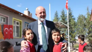 Kocasinan Belediye Başkanı Ahmet Çolakbayrakdar, kırsal mahallelerden biri olan Mahzemin