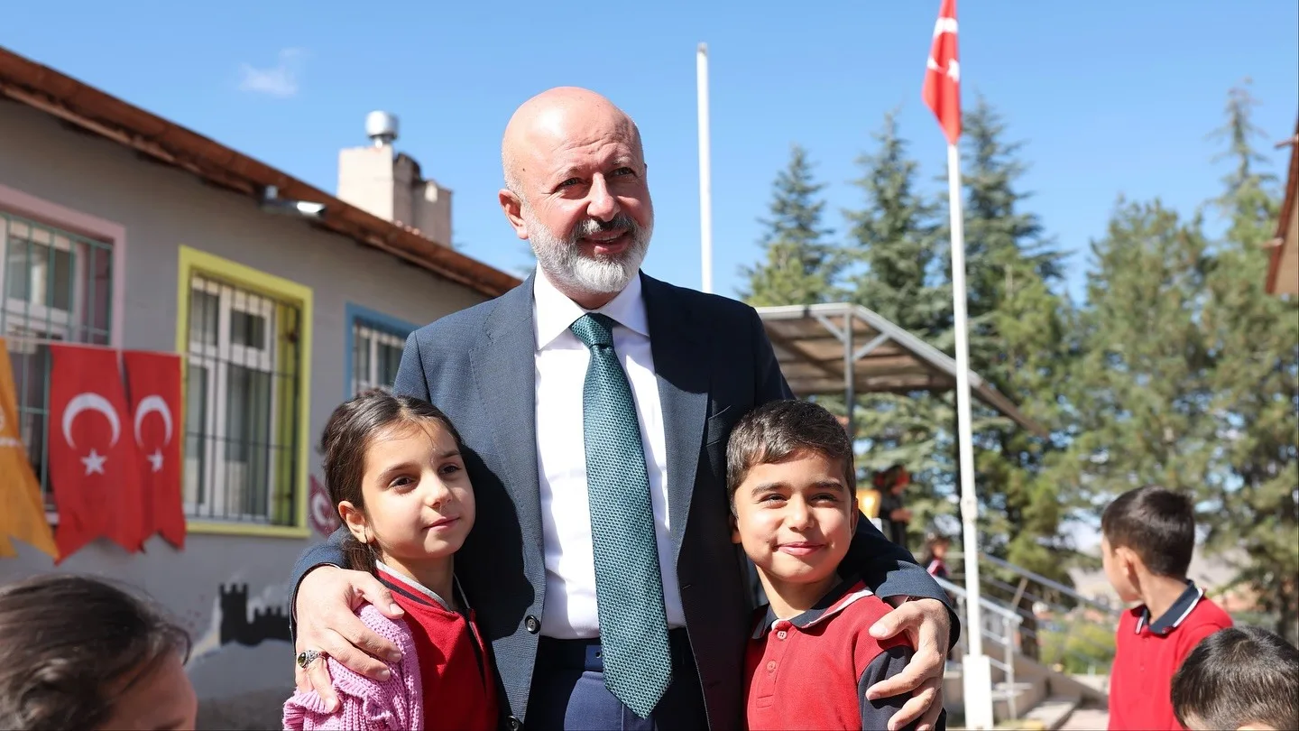 Kocasinan Belediye Başkanı Ahmet Çolakbayrakdar, kırsal mahallelerden biri olan Mahzemin