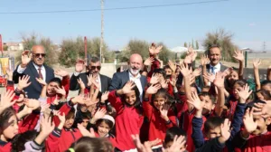 Kocasinan Belediye Başkanı Ahmet Çolakbayrakdar, ‘Bir Dilim Mutluluk’ projesi kapsamında