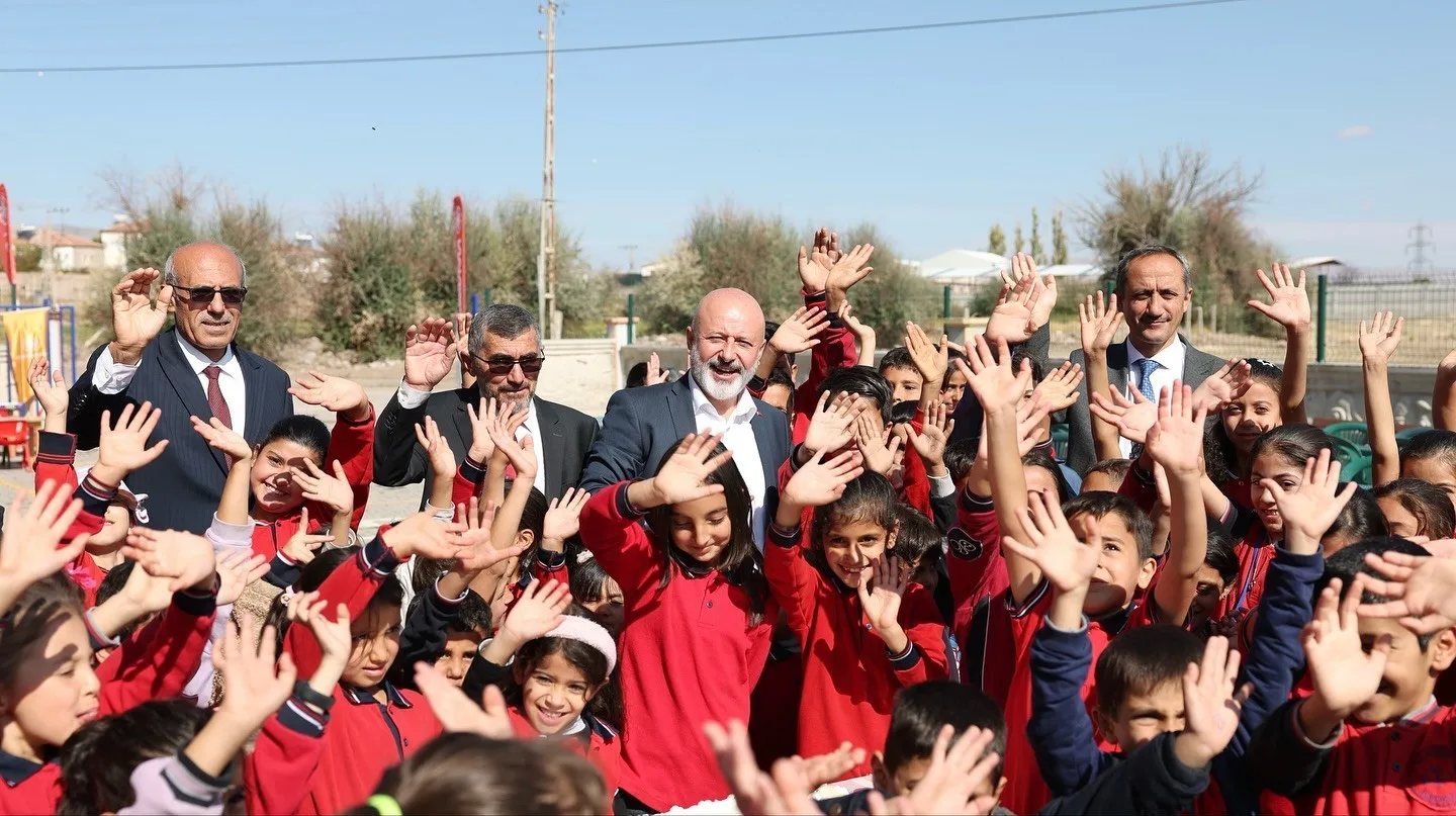 Kocasinan Belediye Başkanı Ahmet Çolakbayrakdar, ‘Bir Dilim Mutluluk’ projesi kapsamında