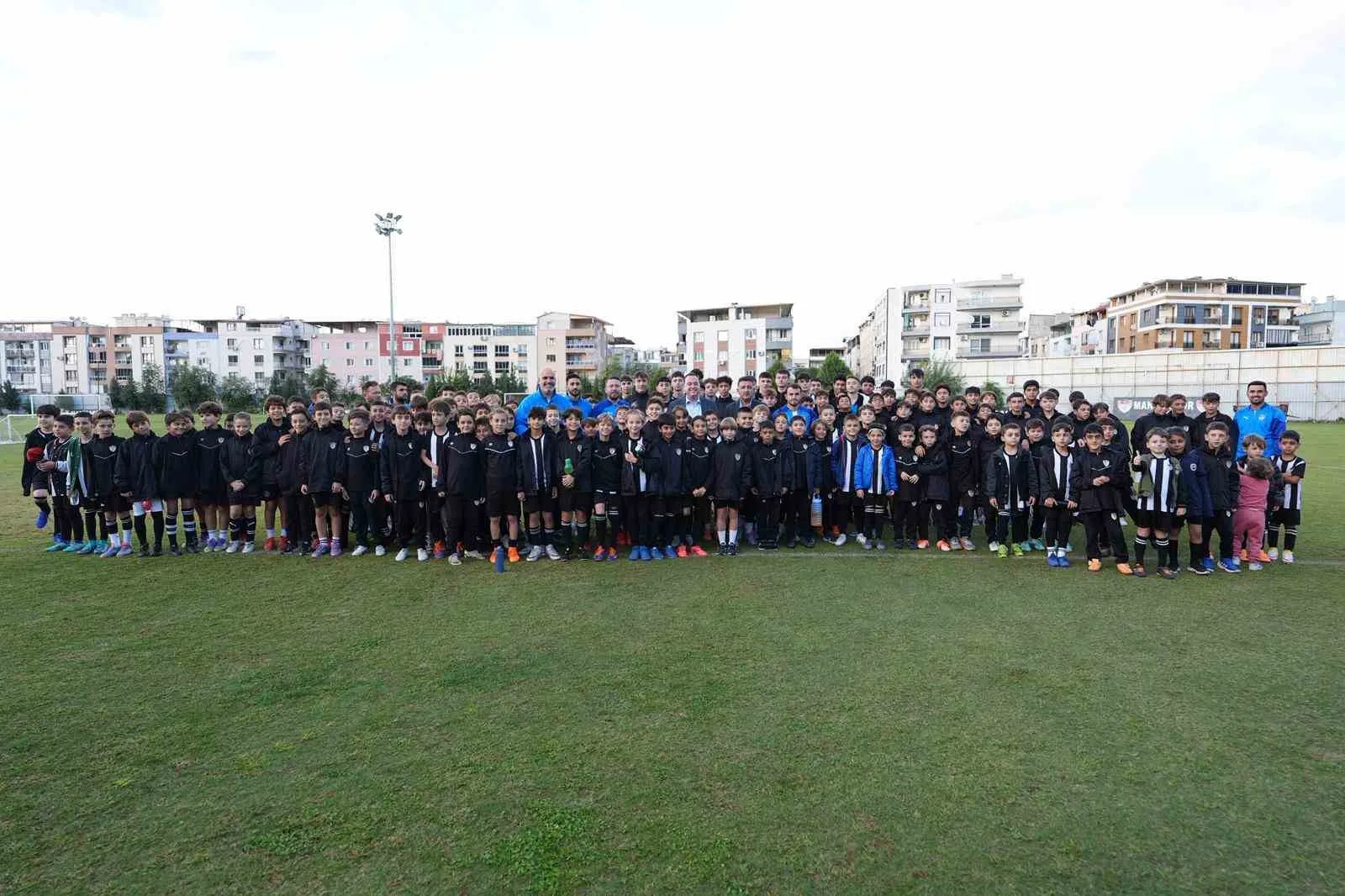 Manisa Büyükşehir Belediye Başkanı Besim Dutlulu, Manisaspor’u Tarık Almış Spor