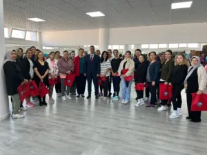 Yenipazar Belediye Başkanı Malik Ercan, sabah sporuna katılan kadınları ziyaret