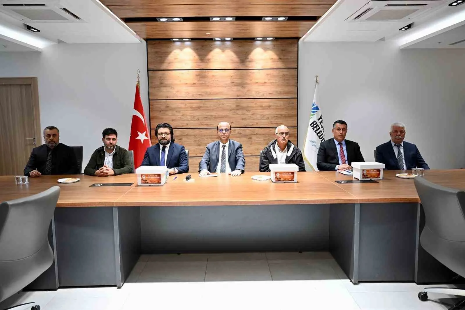 Yeşilyurt Belediye Başkanı Prof. Dr. İlhan Geçit, “Ana Arı Yetiştirme”