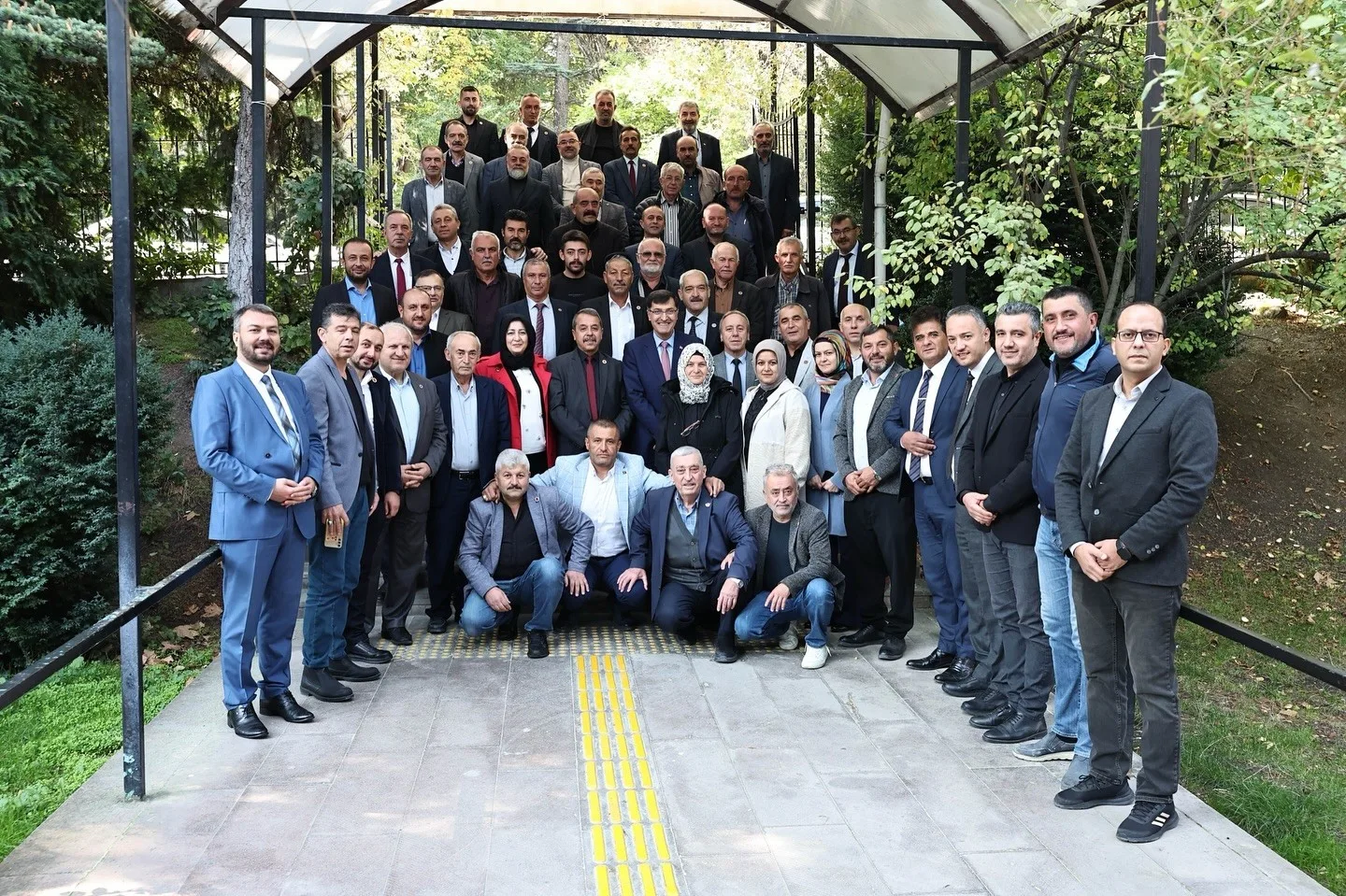 Kütahya Belediye Başkanı Eyüp Kahveci, Bengisu Sosyal Tesisleri’nde düzenlenen kahvaltı