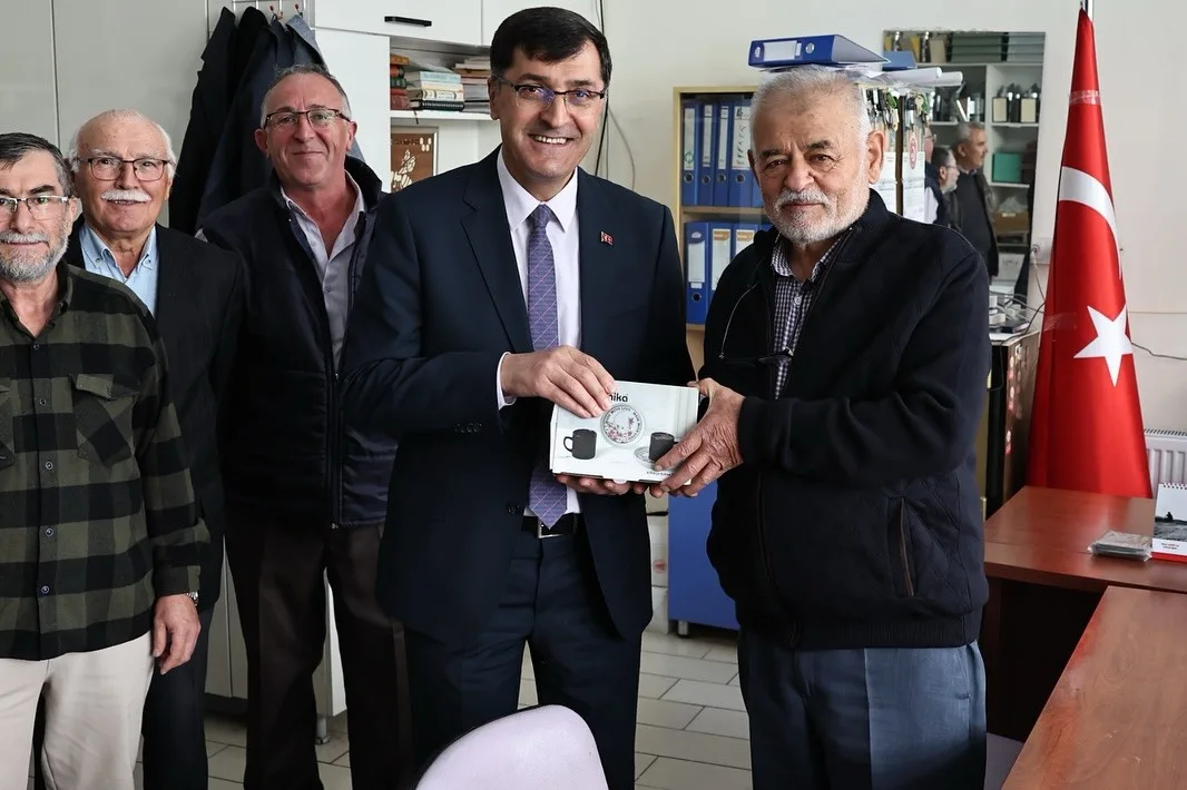 Kütahya Belediye Başkanı Eyüp Kahveci, Arı Yetiştiricileri Birliği Başkanı Halit