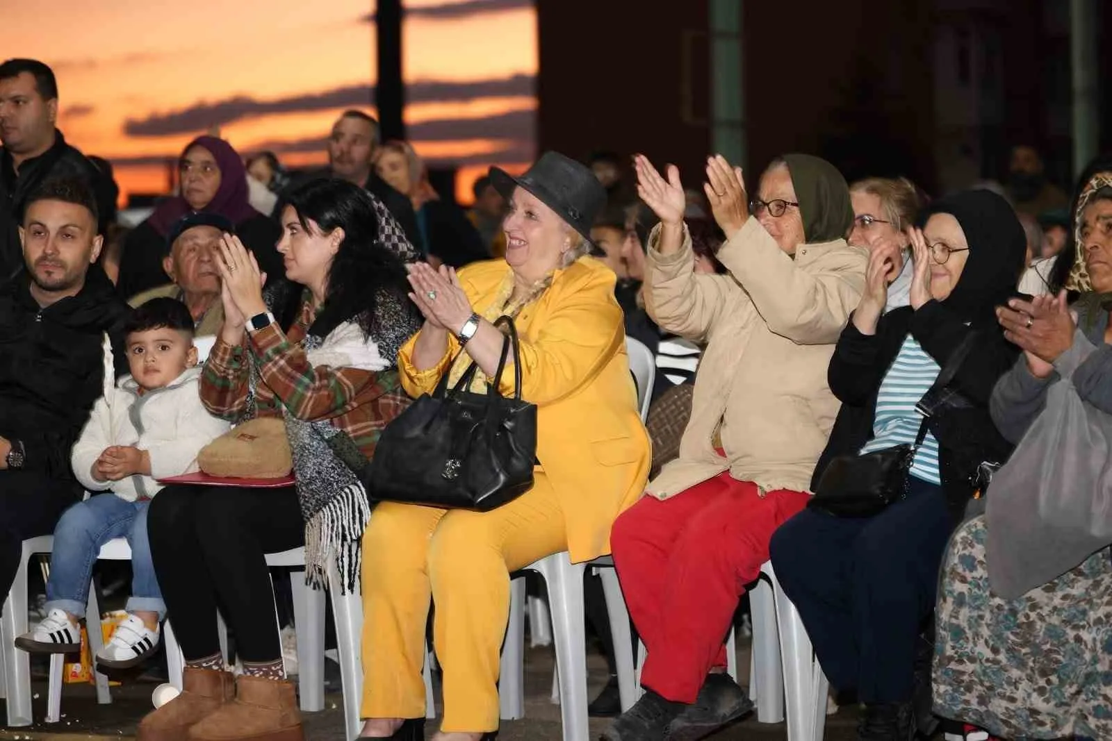 Keçiören Belediyesi’nin “Söz Sizde, Başkan Mahallenizde, Çözüm Bizde” sloganıyla düzenlediği