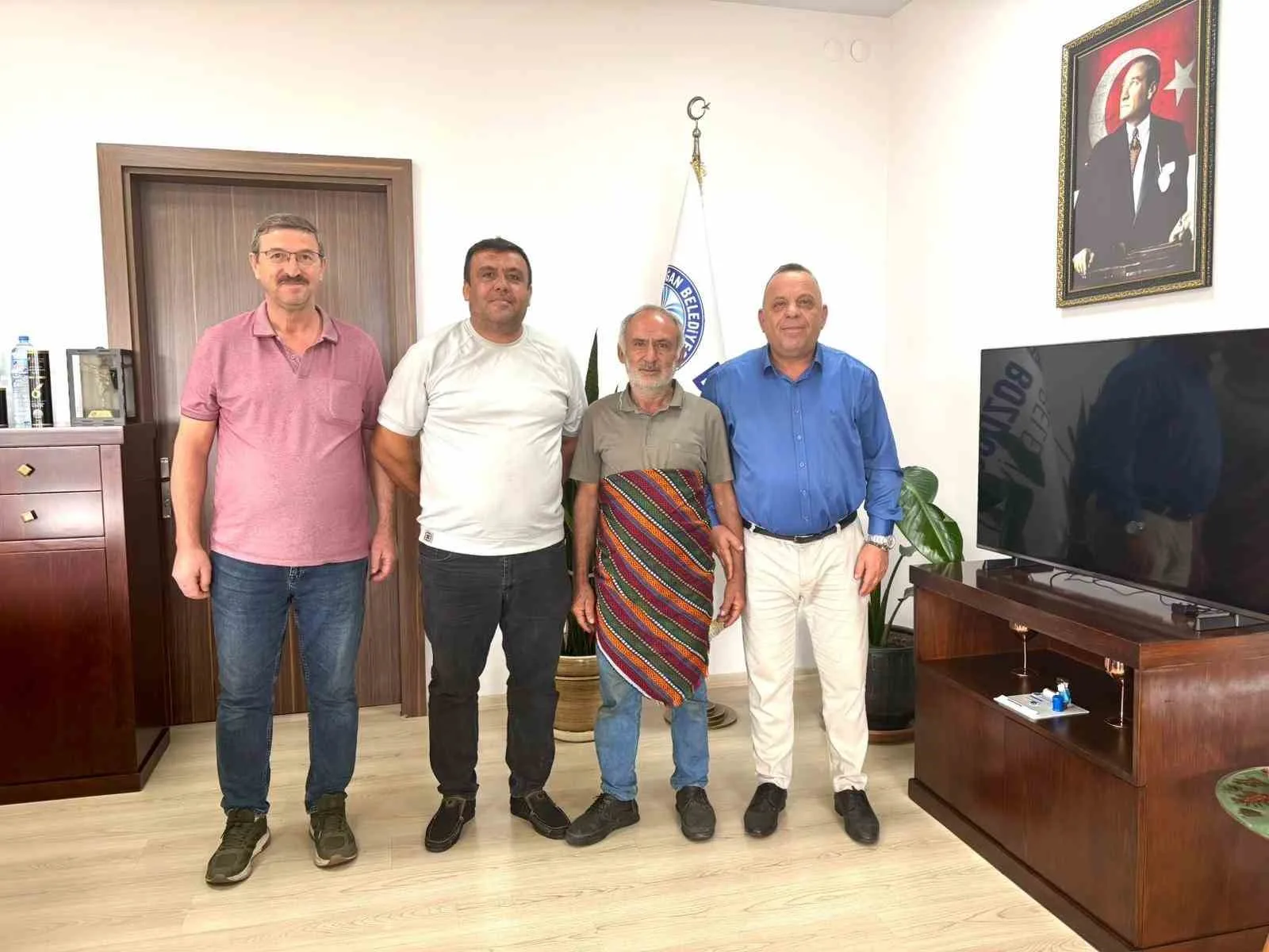 Bozdoğan’da yılın ahisi seçilen esnaf Erkan Derban, Esnaf ve Sanatkarlar