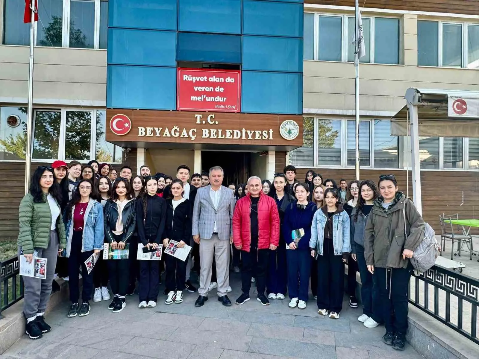Beyağaç Belediyesi akademik ve bilimsel çalışmalar için ilçeye gelen Doç.