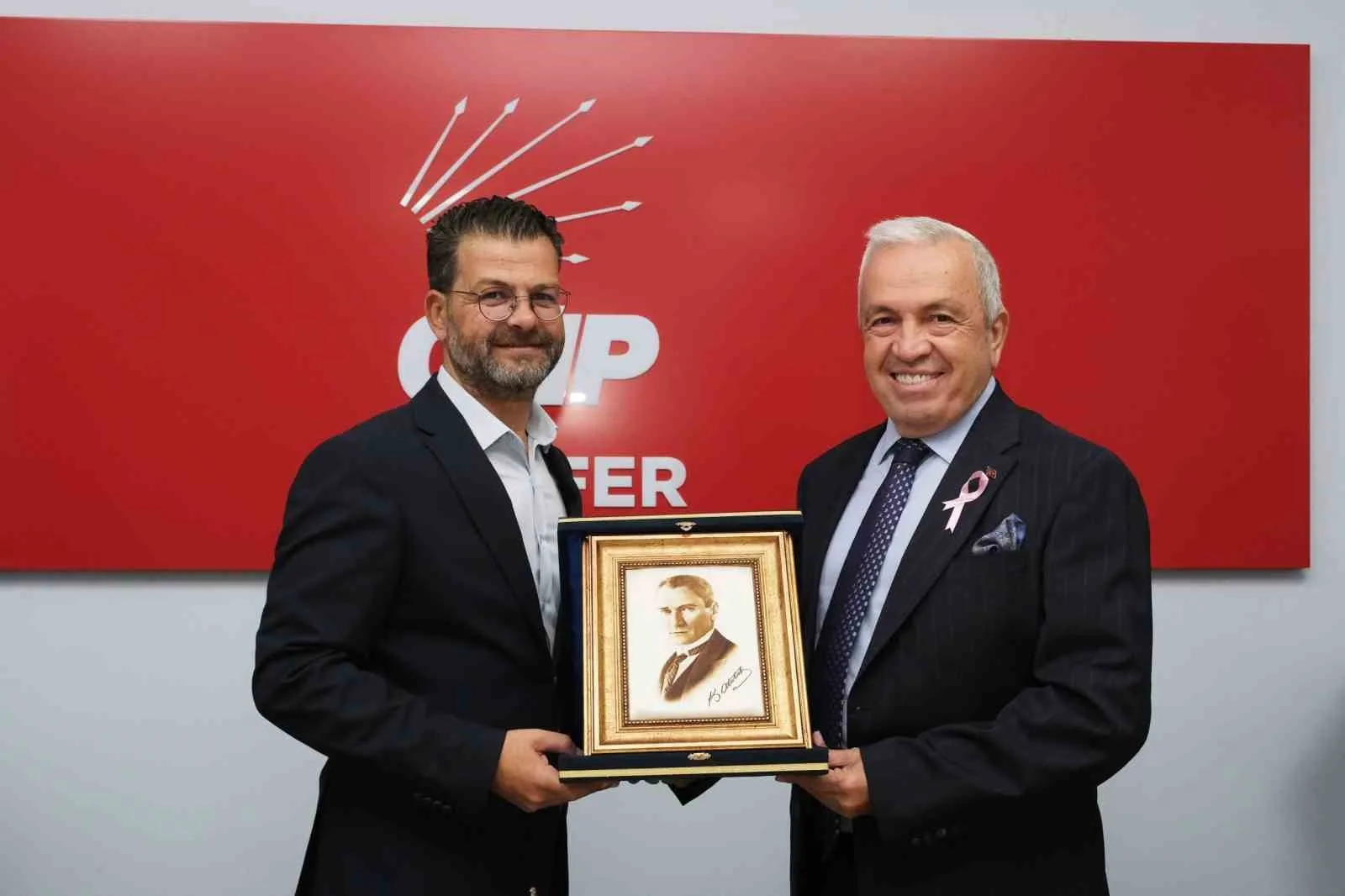 Nilüfer Belediye Başkanı Şadi Özdemir, CHP Nilüfer İlçe Başkanlığı’na yeniden