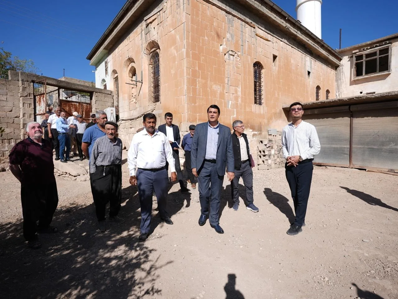 Şehitkamil Belediye Başkanı Umut Yılmaz, Yukarı Arıl Mahallesi’ni ziyaret ederek