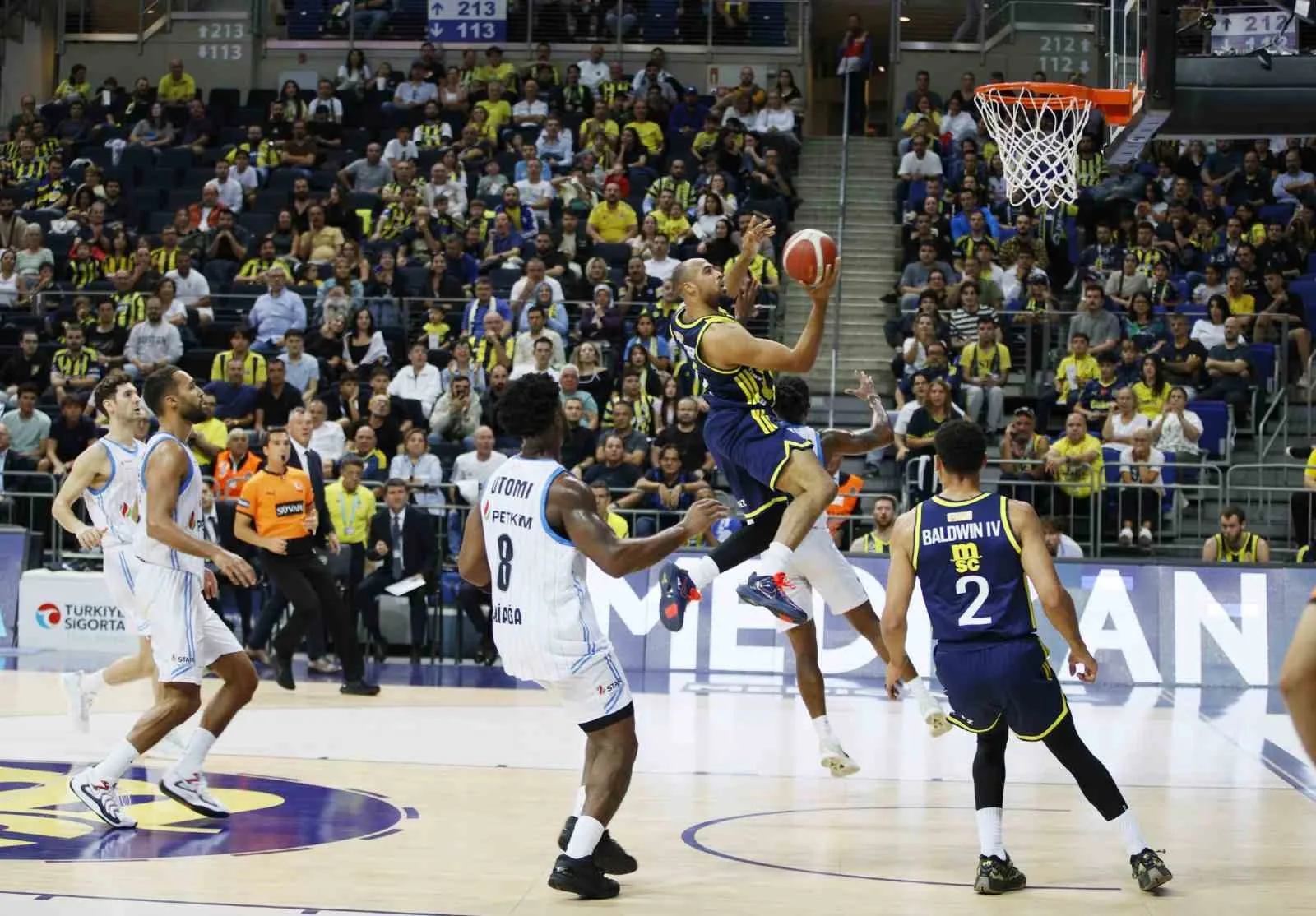 Türkiye Süper Sigorta Basketbol Süper Ligi 2. hafta maçında Fenerbahçe