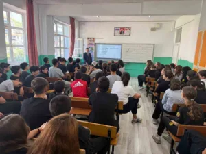 Öğrencilerle buluşan Mersin’in Anamur Cumhuriyet Başsavcısı Tanju Çatlı,” Savcılık bir