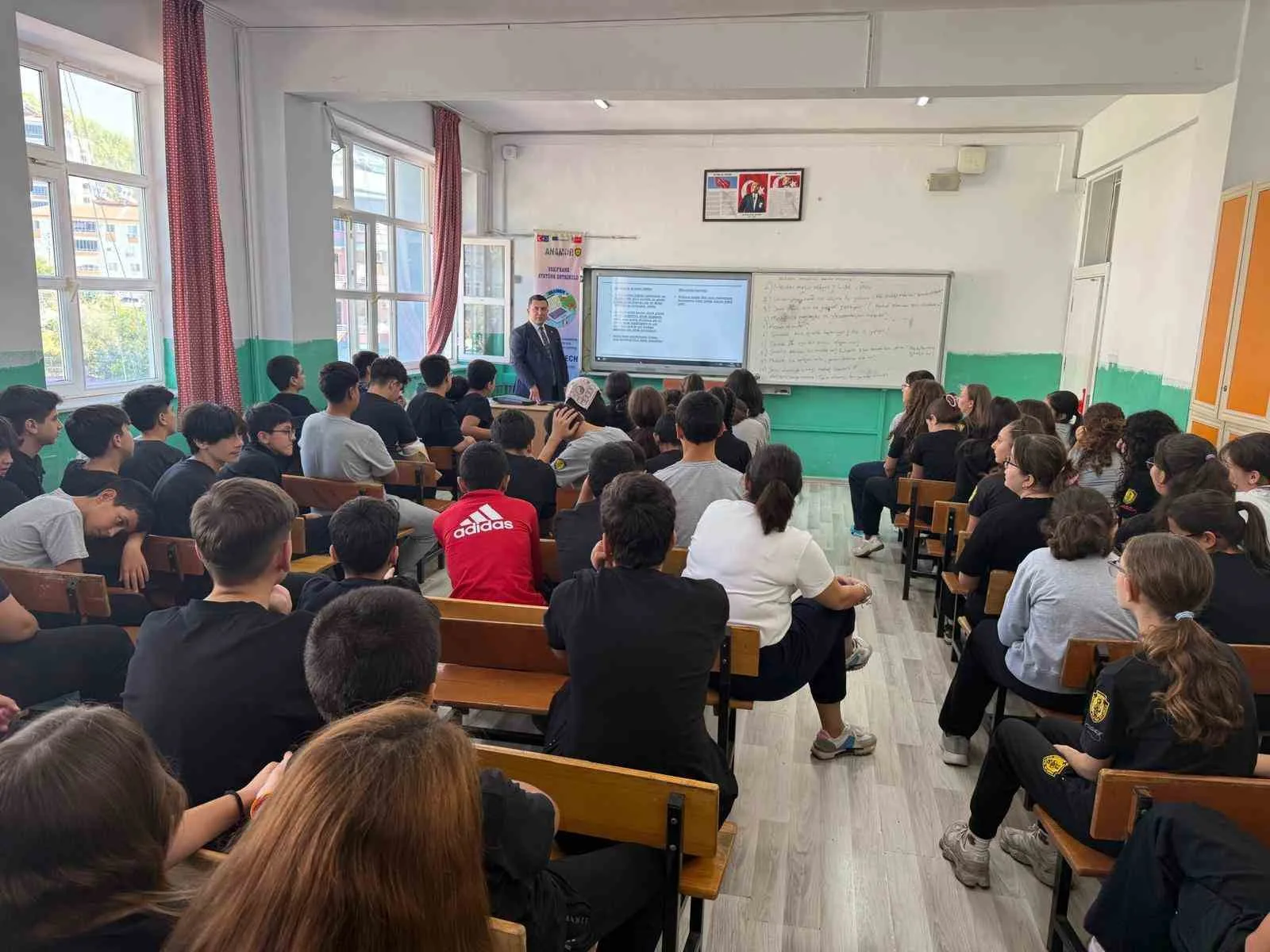 Öğrencilerle buluşan Mersin’in Anamur Cumhuriyet Başsavcısı Tanju Çatlı,” Savcılık bir