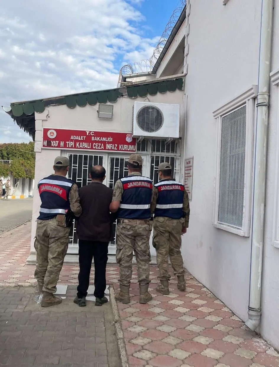 Batman’da silahlı terör örgütü FETÖ/PDY’ye yönelik düzenlenen operasyonda hakkında 6