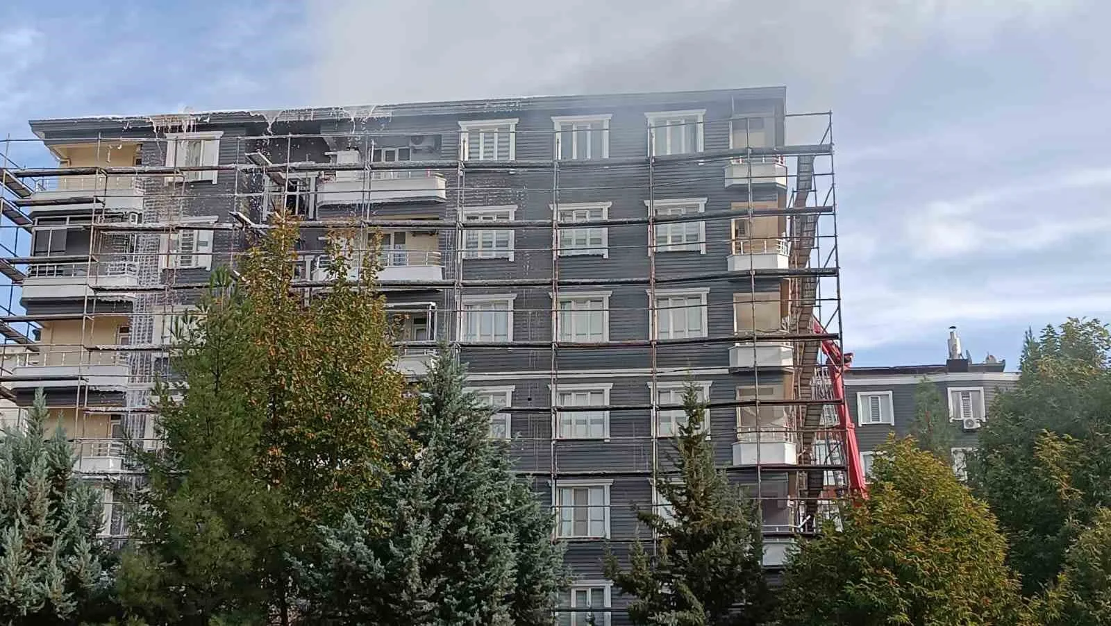 Batman’ın Belde Mahallesi’nde 6 katlı bir binanın çatı katında yapılan