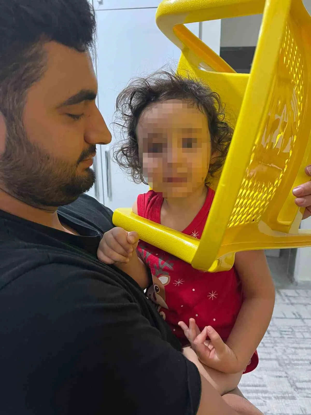 Batman’da evinde oyun oynadığı sırada kafası plastik sandalyeye sıkışan küçük