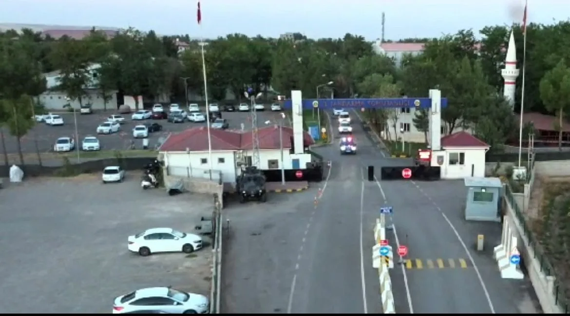 Batman’da siber suçlarla mücadele çalışmaları kapsamında 2 kişi yakalandı. Batman