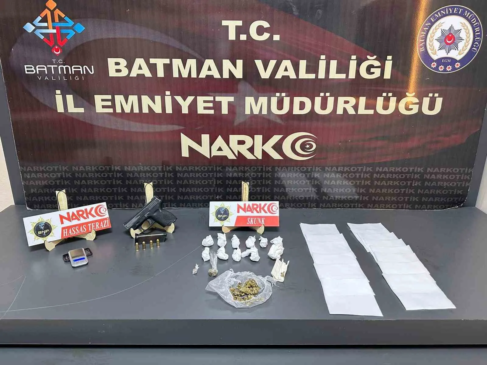 Batman’da “torbacılık” yöntemiyle uyuşturucu madde sattıkları tespit edilen 2 kişi,