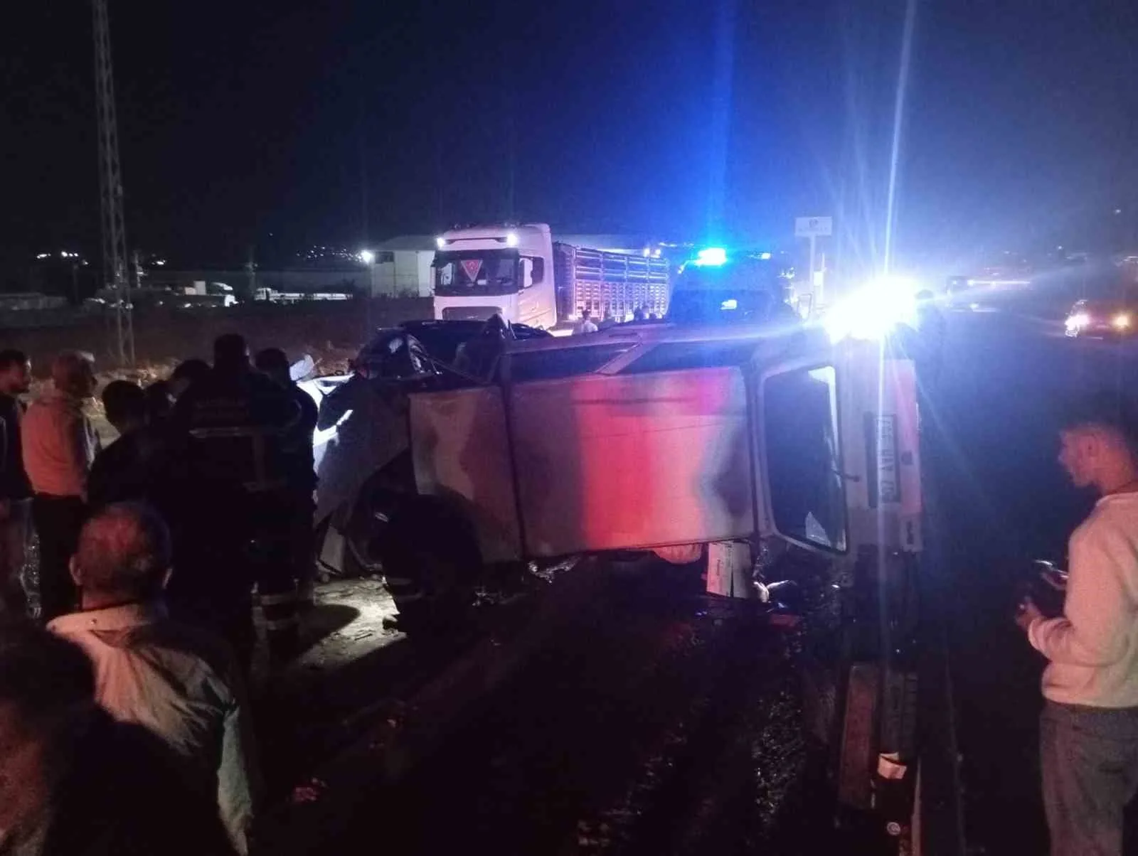 Batman-Beşiri kara yolunda meydana gelen zincirleme trafik kazasında ağır yaralanan