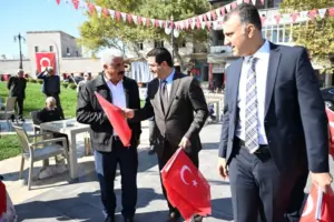 Battalgazi Belediye Başkanı Bayram Taşkın, Cumhuriyetin 102. yılı dolayısıyla esnaf