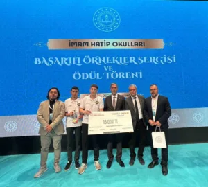 Bayburt Anadolu İmam Hatip Lisesi öğrencileri, atık yağlardan enerji üretme