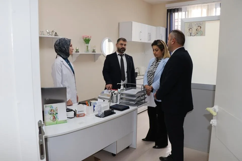 Bayburt İl Sağlık Müdürü Uzm. Dr. Harun Sivlim, beraberindeki idarecilerle