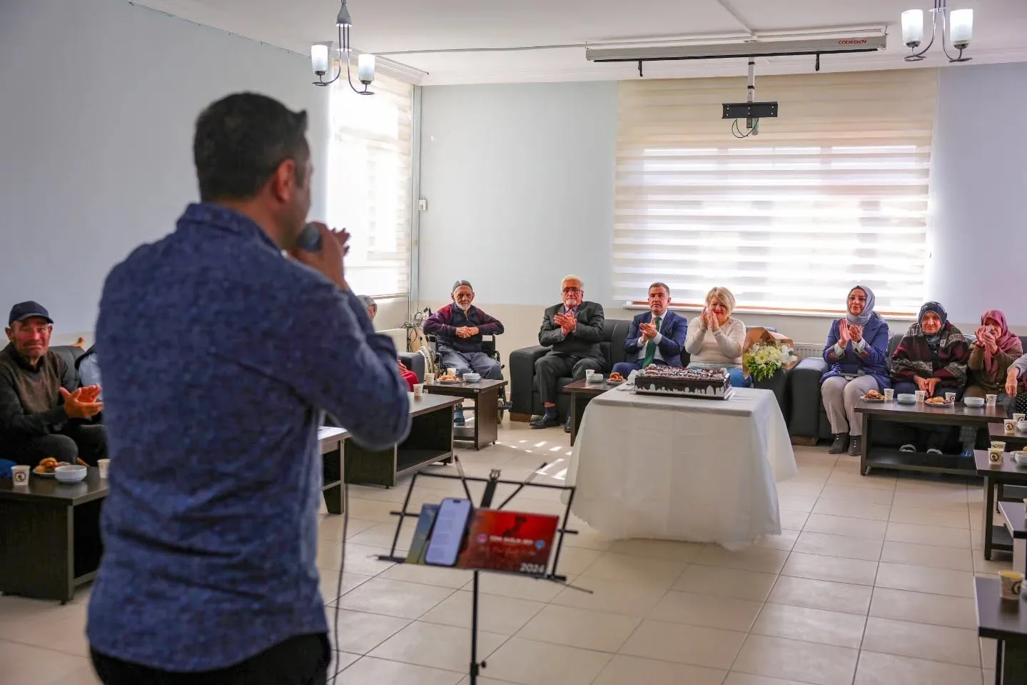 Dünya Yaşlılar Günü dolayısıyla Bayburt Memnune Evsen Huzurevi Yaşlı Bakım