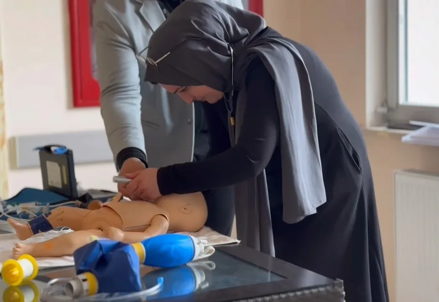 Bayburt’ta sağlık çalışanlarına, yenidoğan bebek ölümlerini önlemeye yönelik Neonatal Resüsitasyon