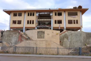 Bayburt’ta mevcut Kültür Merkezi binasının yıkımına başlandı. Kültür ve Turizm