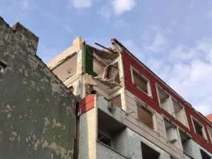 Bayrampaşa’da yaklaşık 1 yıl önce kentsel dönüşüm nedeniyle boşaltılan 5