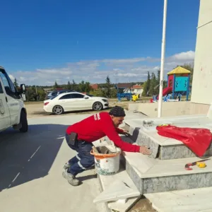 Kırklareli’nin Pınarhisar ilçesinde belediye tarafından köy okullarında çevre düzenlemesi, bakım